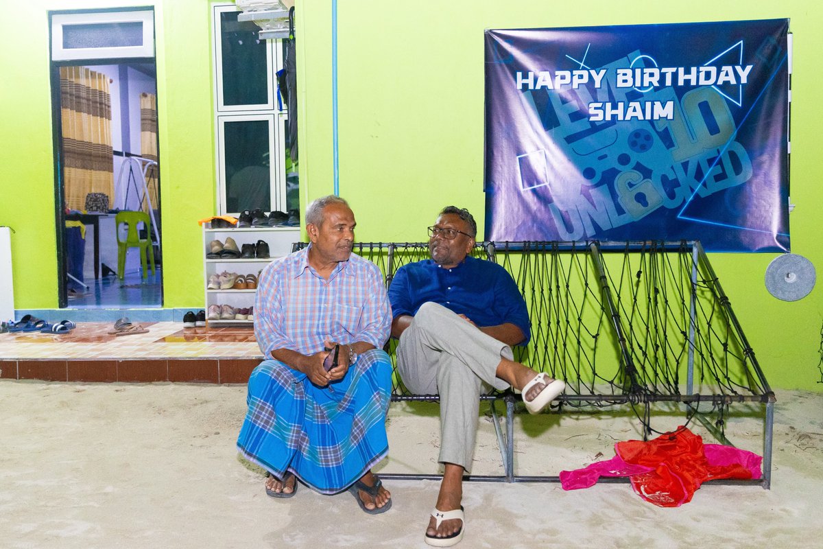 aliahadahmed_'s tweet photo. ރައްޔިތުން ބާރުވެރި ކުރުވާ. ރައްޔިތުން ގޮއްމުށާއި މުށުތެރެއަށް ލިޔުން ނިމުމަކަށް ގެންނާނެ ހަމައެކަނި މީހާ އަކީ ފަޔާ. 
@faya_i https://t.co/9SPBbEixQG