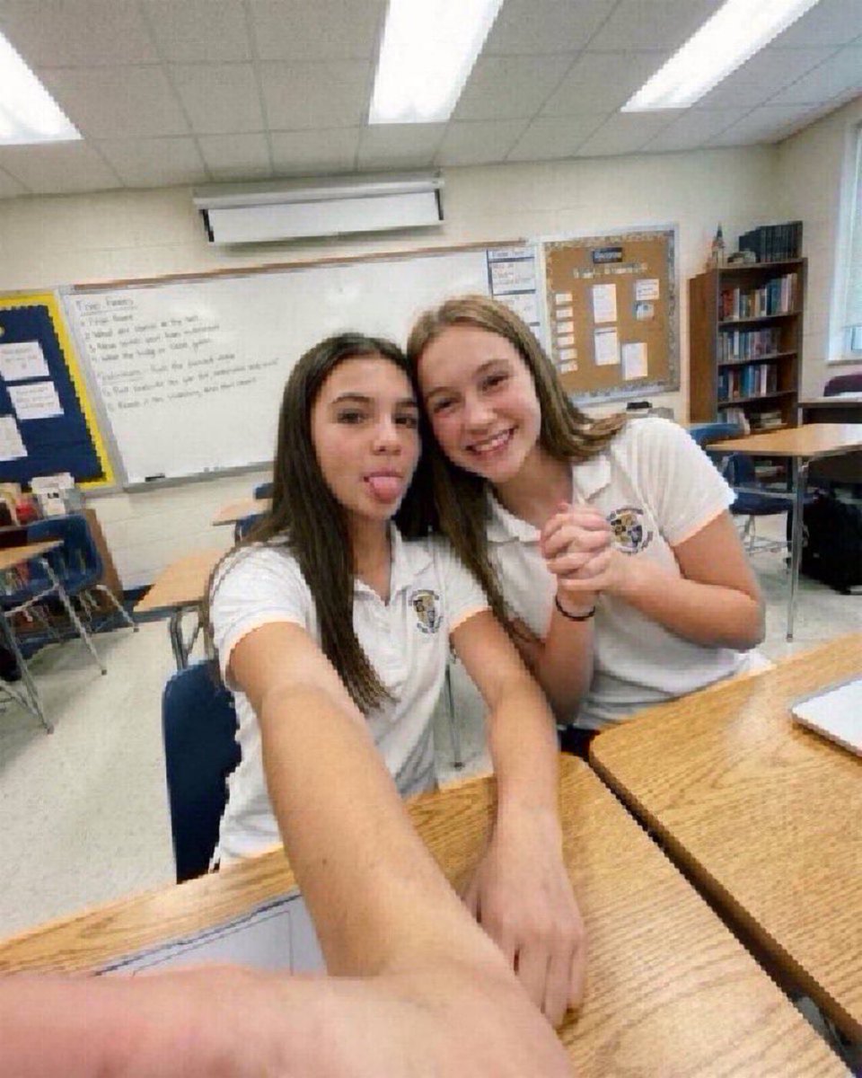 gomezsandraaa's tweet photo. At school :)) https://t.co/URAKzmdZJi