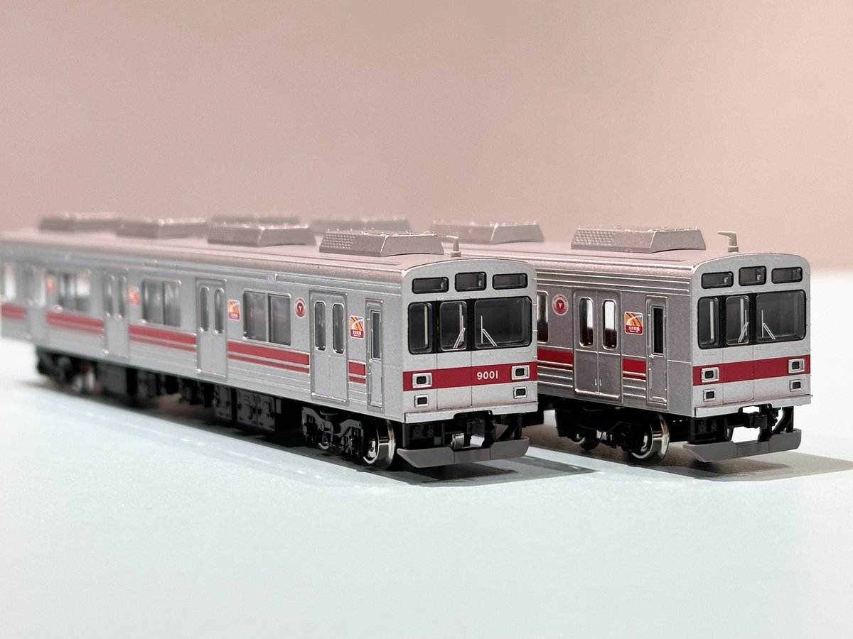 先程紹介しました大井町線の東急9000系はクロスポイントの9001編成と