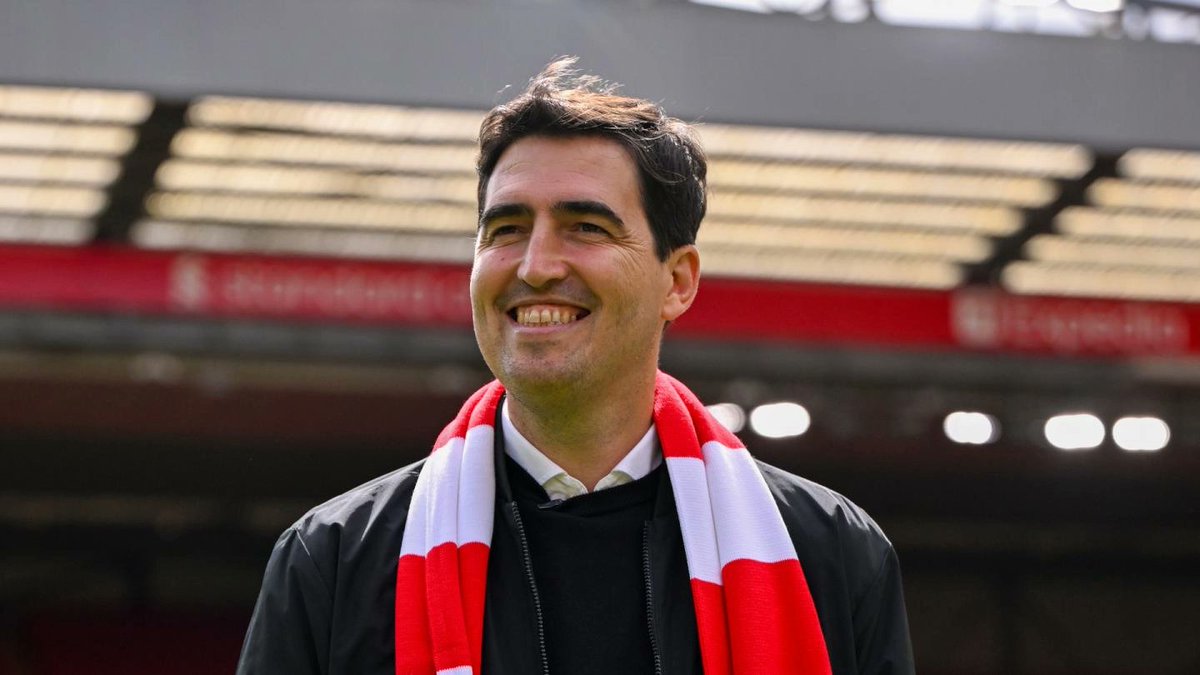 AnfieldEdition's tweet photo. A first game at Anfield today for Andoni Iraola.

Let the journey begin. https://t.co/25al7XkhlF