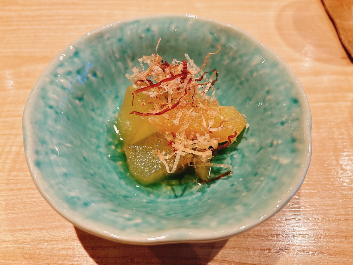iwharapeko's tweet photo. 8/8sat夜-すし日和

数の子と冬瓜の冷や鉢
しめさば
ホタテと枝豆の冷製魚醤のジュレ
めいちだい https://t.co/4yYtkRJ7lV
