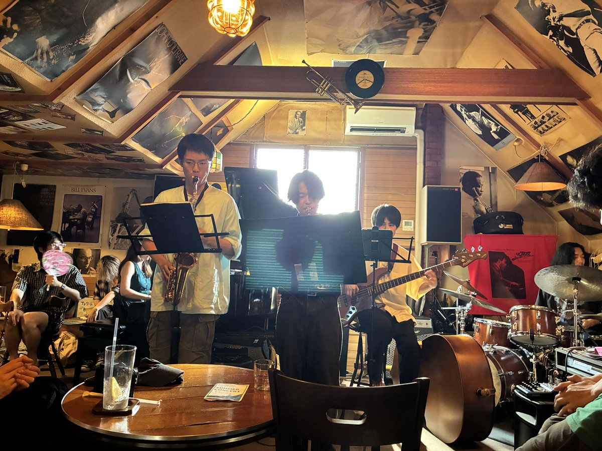hirojazz1977's tweet photo. 2バンド目はマイルス100周年です🎺
マイルス愛に溢れております❤️‍🔥❤️‍🔥 https://t.co/XypcBXpAkV