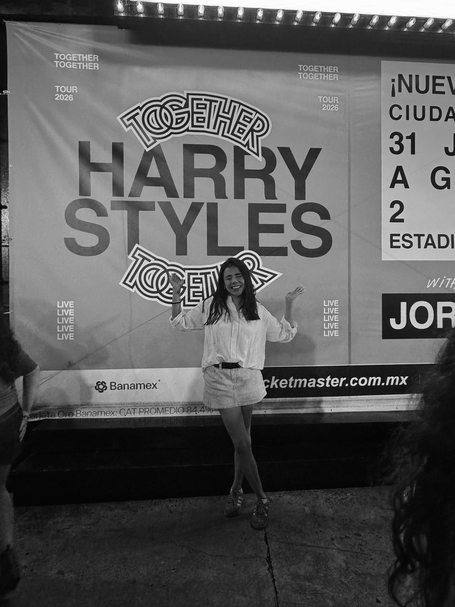Pao_navaaa's tweet photo. solo voy a decir que que increíble estar viva al mismo momento que harry styles 💌⭐️🪩 https://t.co/297TARdp2Z