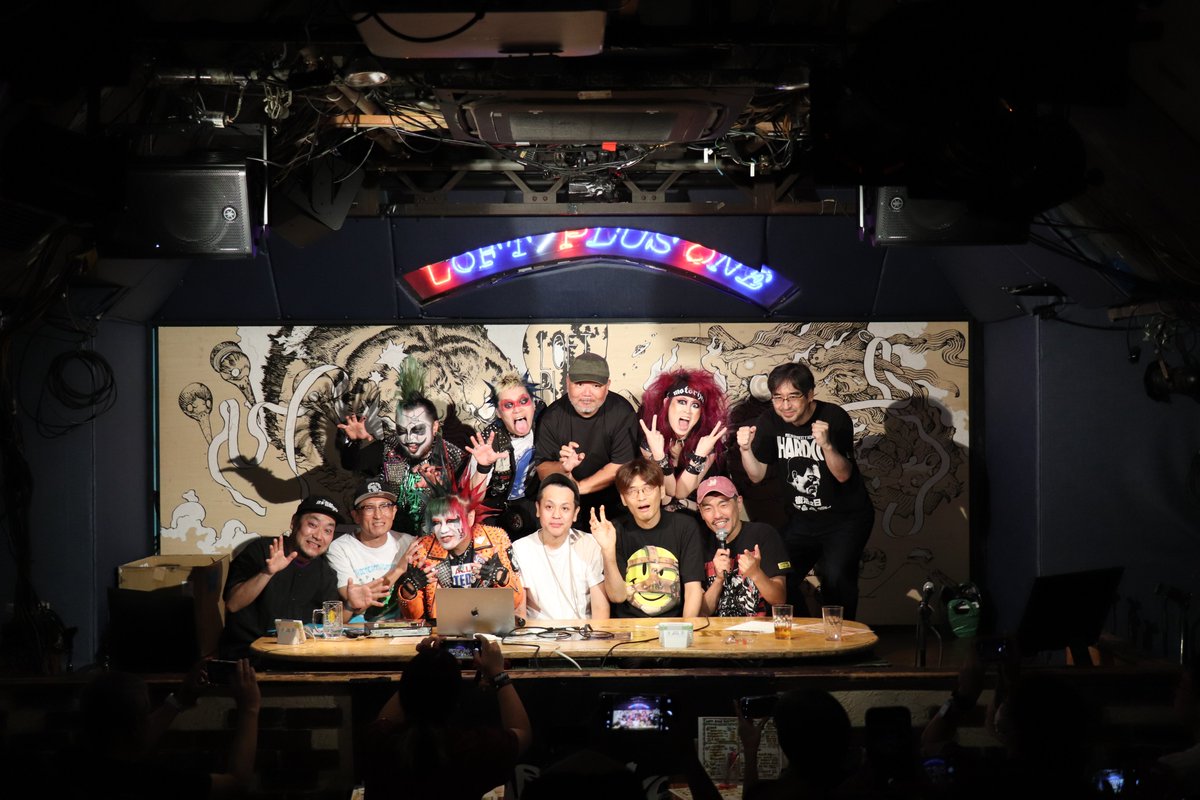 HARDCC's tweet photo. 🌀👻コアチョコTシャツデスマッチ「歌舞伎町の恐怖」閉幕！

ご来場いただいた皆様、ありがとうございました！

今回も白熱したTシャツバトルが繰り広げられ、歌舞伎町の恐怖にふさわしい一日となりました💥

そして今回の優勝者は…
歌舞伎町部門・仙頭正教さん！
なんと今回で三連覇！🏆🔥

凍えるような戦いを繰り広げてくれた出演者の皆様、
そして会場を盛り上げてくれたご来場の皆様、
本当にありがとうございました！

また次のデスマッチでお会いしましょう！💀
