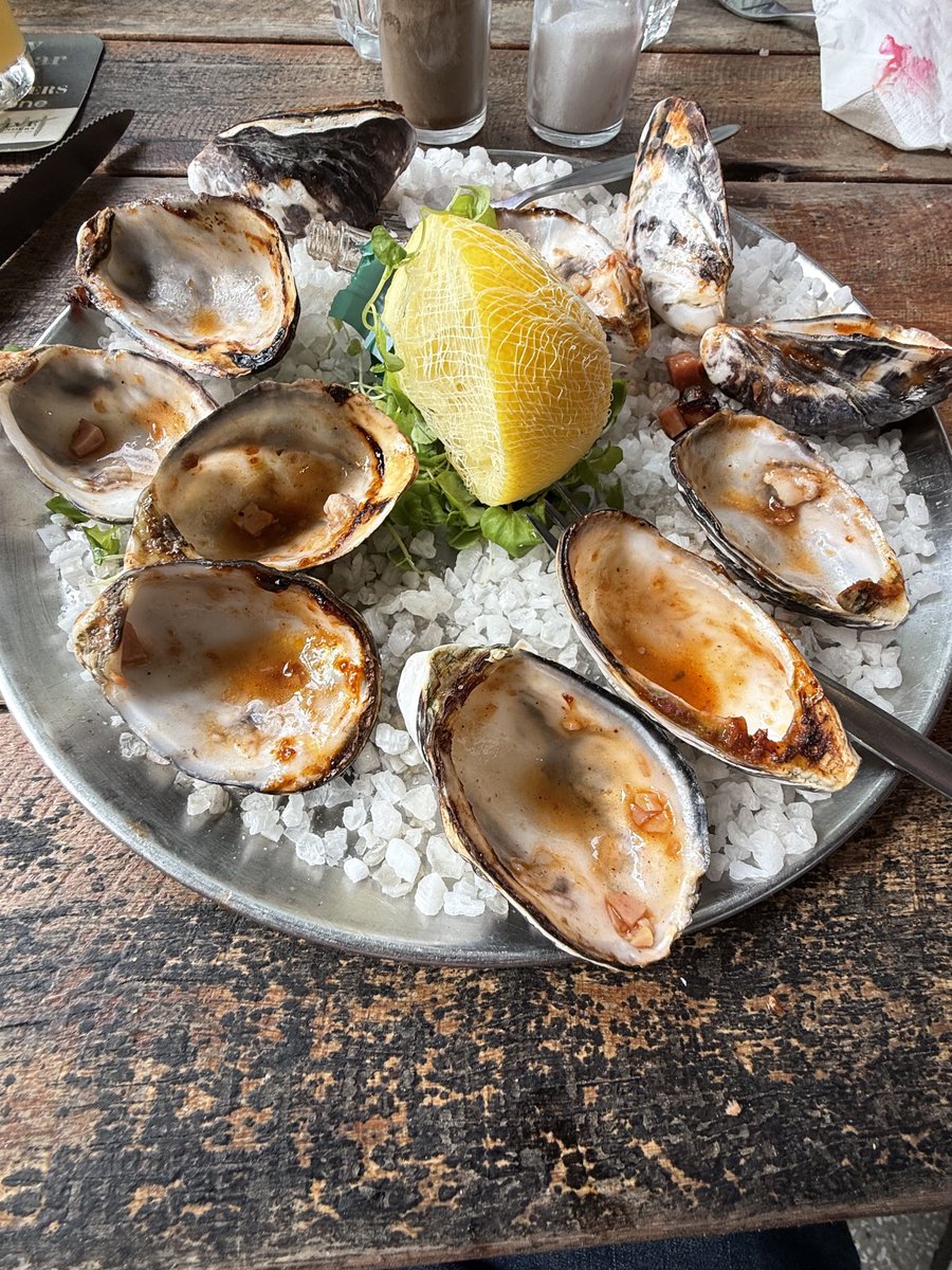TruthToTellNow's tweet photo. @TheNormanHotel at the Gabba needs to learn that a dozen oysters equals 12 oysters not 11 oysters. At around $5 each, serving 11 is a ripoff or a hopeless mistake. First pic - count to 11. Second pic - the missing late arrival. Maths 101: Always count your oysters at the Norman! https://t.co/rzlFBRPjjt