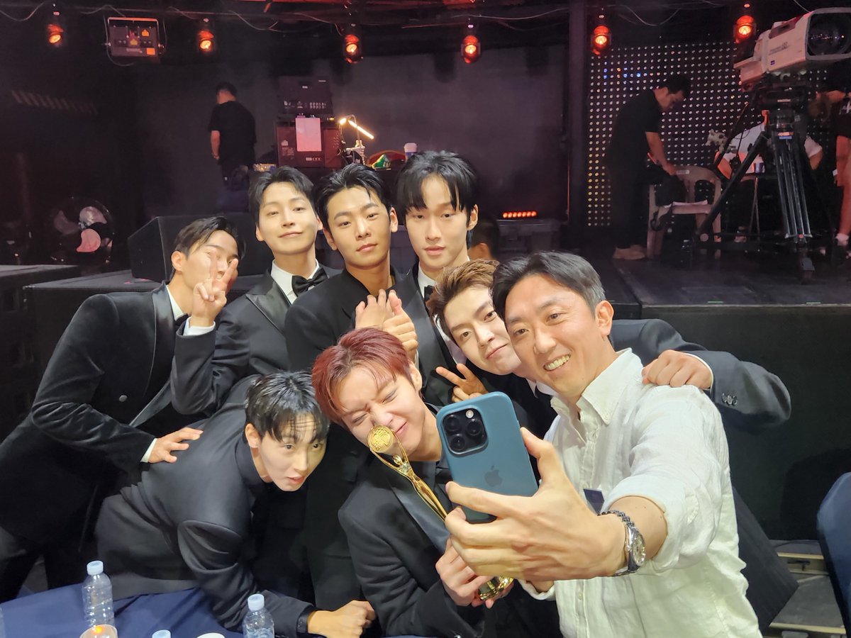 JIHUNIJOAH's tweet photo. 취사병 감독님 인스타 #박지훈
https://t.co/NqQljrdUfe https://t.co/TpawDqNmCB