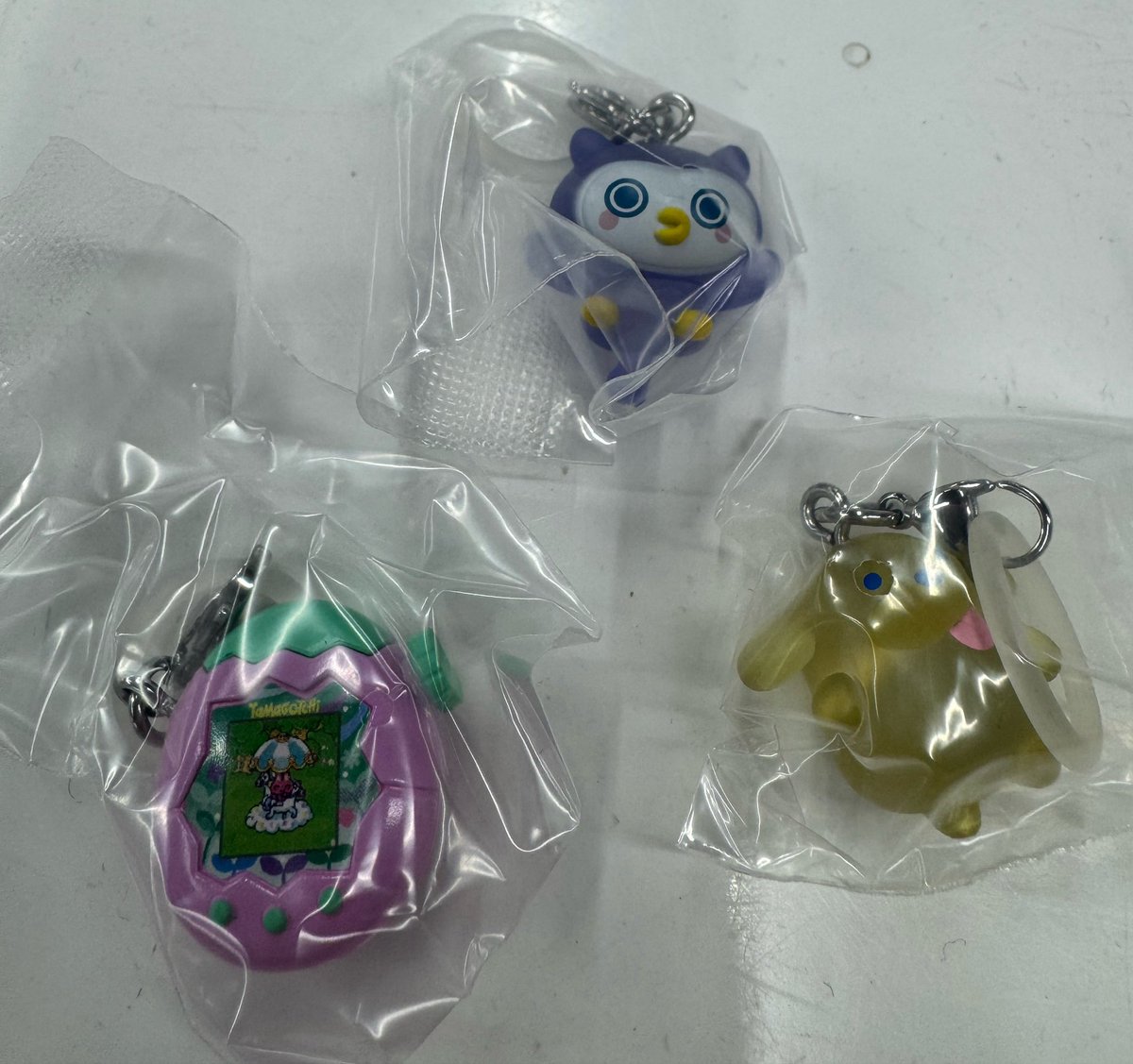 s_omi_3jsb's tweet photo. 【交換】たまごっち  めじるしアクセサリー  めじるし

譲:ほーほっち2.ぽちっち、たまパラピンク

求:2枚目○

たまパラはたまパラ同士の交換のみ

只今池袋サンシャイン内手渡し可能 https://t.co/JLtVlNeq7b