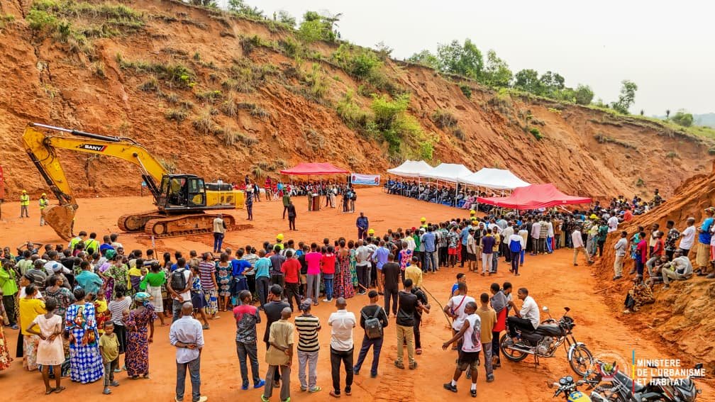 Urbanismerdc243's tweet photo. Le lancement de la deuxième phase du projet de résilience urbaine de Kananga (PURUK), a eu lieu ce samedi 08 août 2026. Le go de cette phase qui va prendre en compte 13 sites a été donné par le Ministre d'État, ministre de l'urbanisme et Habitat, Alexis Gisaro Muvunyi, https://t.co/8FEQsVHhOI