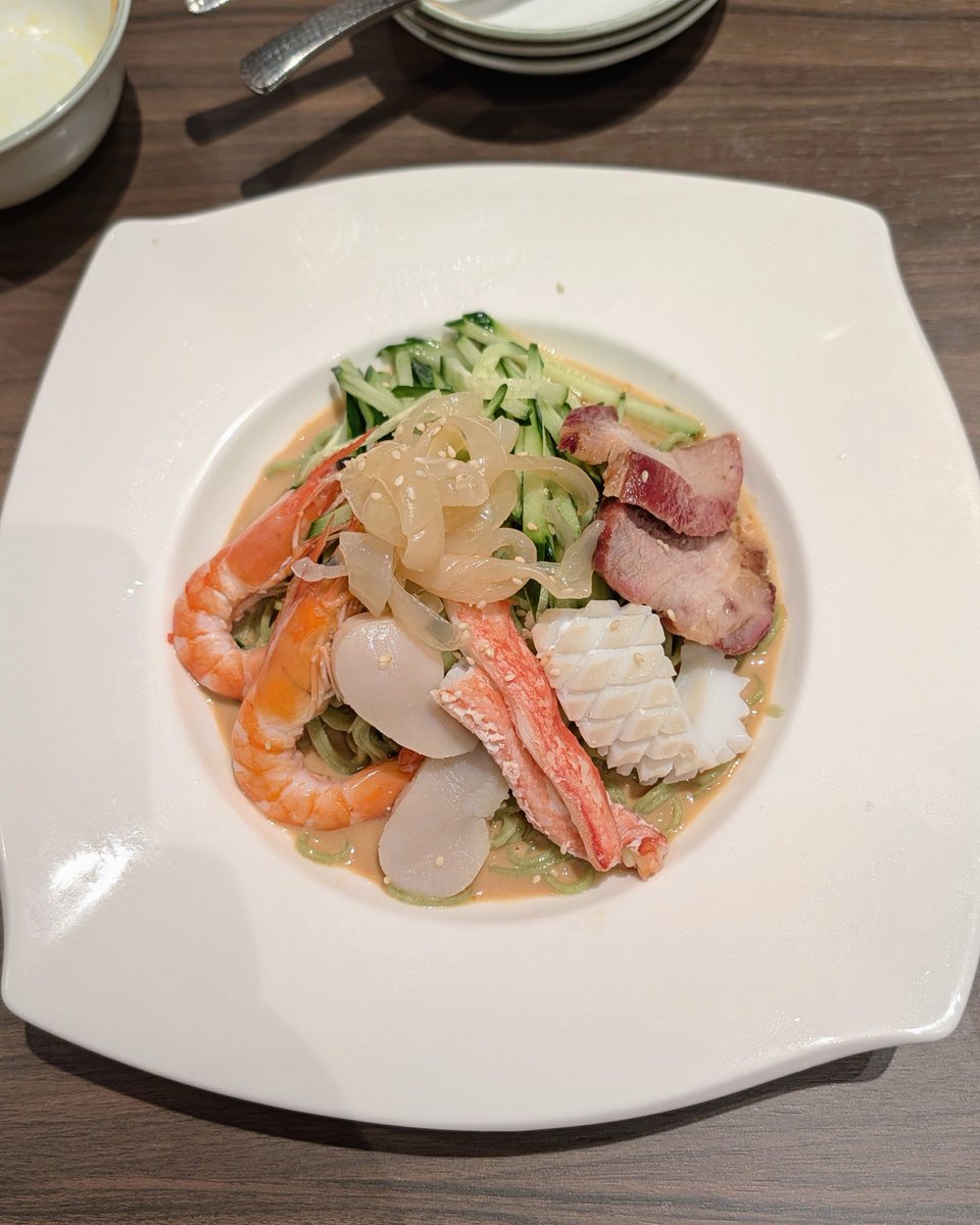 closs33's tweet photo. 銀座アスターにて。

海の幸の翡翠冷麺
見た目も味も満足できる贅沢冷やし中華。 https://t.co/lx1WORM2Q8