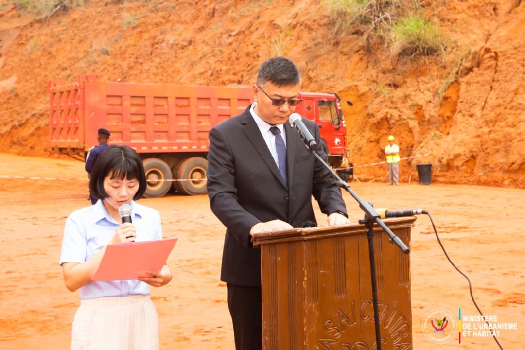 Urbanismerdc243's tweet photo. Le lancement de la deuxième phase du projet de résilience urbaine de Kananga (PURUK), a eu lieu ce samedi 08 août 2026. Le go de cette phase qui va prendre en compte 13 sites a été donné par le Ministre d'État, ministre de l'urbanisme et Habitat, Alexis Gisaro Muvunyi, https://t.co/8FEQsVHhOI