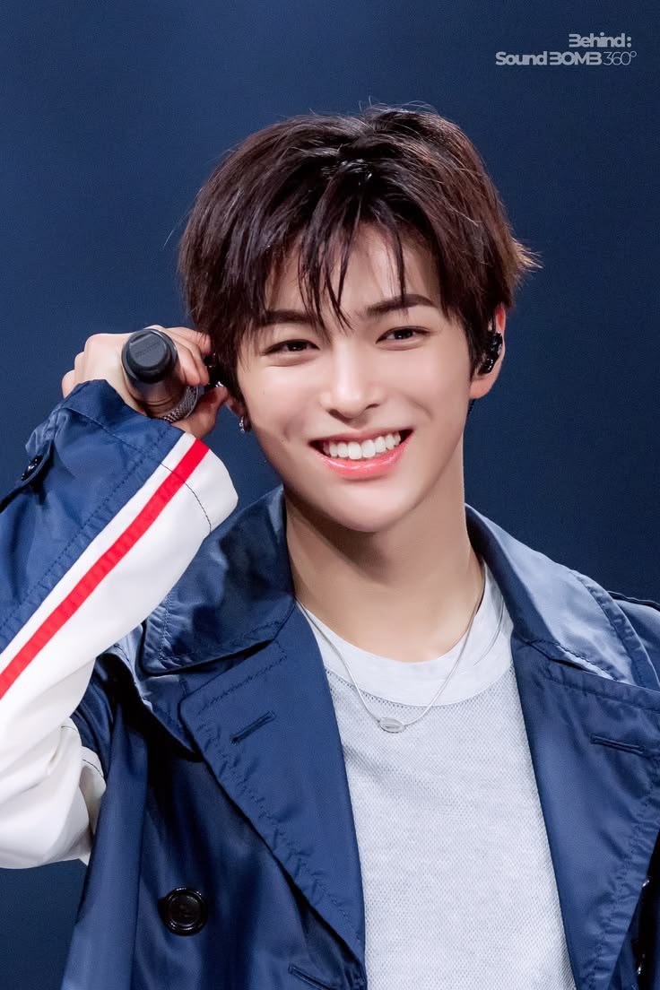 fnix_black's tweet photo. Me dieron ganas de hacer otro, y acabé haciendo otro. Por elección de la ruleta, el segundo miembro dibujado fue Keonho! Me costó más que Seonghyeon, y el tercero me quedo medio malito porque me costó más hacerlo. Las referencias son todas de Pinterest.

#cortisfanart #KEONHO https://t.co/kQd1L60U2z