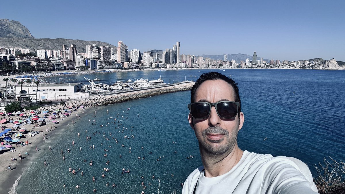 josecarrilloceo's tweet photo. Disfruta de la vida, disfruta del momento como si fuese el último, porque la vida son momentos y nunca se sabe cuál será el último.

#MiradorDelMediterraneo #Vivir #LaVida #Carrilloneando https://t.co/YL1AkURa67