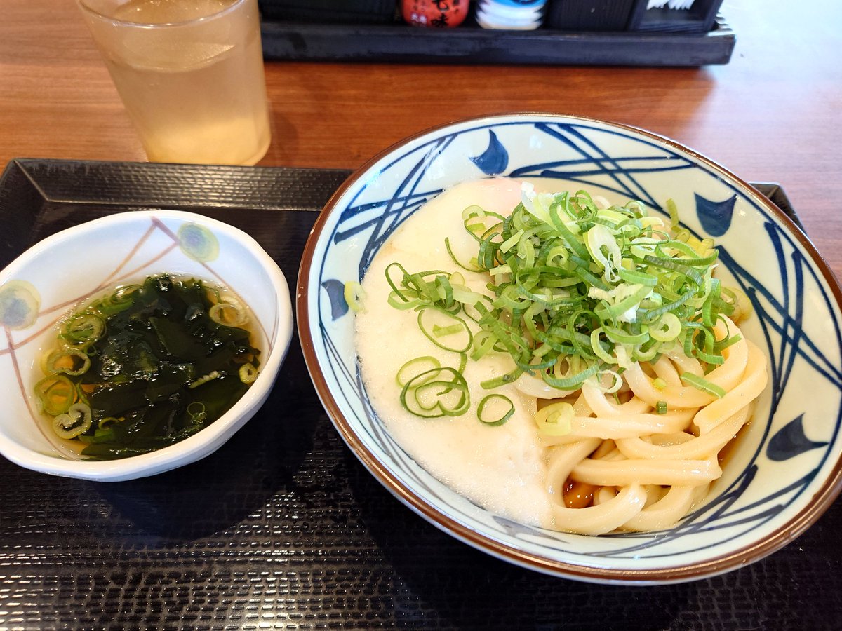 aonihana's tweet photo. 晩ごはーん
とろ玉並
わかめスープ
２週連続で同じ店の、かけうどんのダシ切れにあたるw

#丸亀製麺 https://t.co/ltZ7p07pwP