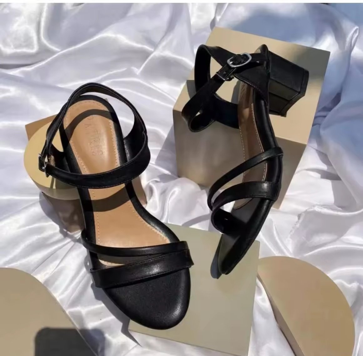 Afriani043's tweet photo. Aku nemu promo menarik di Lazada nih. Yuk coba lihat!

NEW Clarissa Heels 5cm Tali silang Gesver tali belakang D 09
Harga Produk:  Rp89.900
Harga Diskon:  Rp33.900 |
Link Reply 👇 https://t.co/zwIWricaPy

#ClarissaHeels #Kondangan #PromoLazada #Heels #Kekinian https://t.co/XyAhwXrdHw