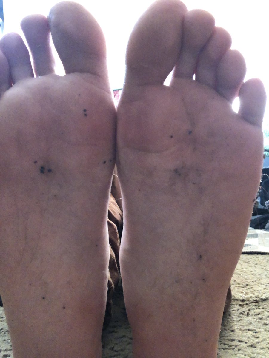 rottenskunkguts's tweet photo. dirty, sweaty sole cam while i sit on the floor to charge my phone..
imagine if i just stepped all over your dumb little face down there.. https://t.co/t1oj0efrbI