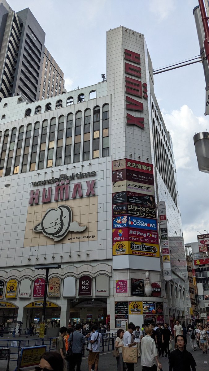 ken_whisper's tweet photo. 新宿コパボウルが9月で閉館ということで最後に行ってきた。ボウリング自体が10年ぶりくらいで、今は1ゲーム950円（土日祝）、貸靴は500円と、しばらく行かないうちに1.5倍位になっていた。
罰ゲームメニューが充実してるけどそんなのが揃う前に自分たちで色々やったなあ。本当にお世話になりました。 https://t.co/Ak11BAF2W6