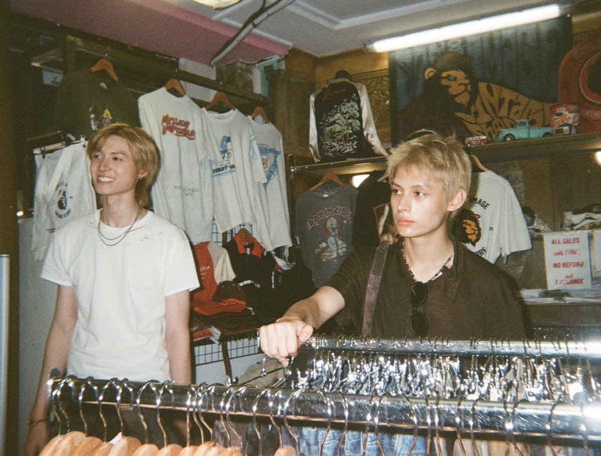mrtinzip's tweet photo. i love cortis on film so bad like why do they look 10x more special when they’re captured on film 😭 there’s just something about these photos that feels so warm and nostalgic https://t.co/P8EvehspJp
