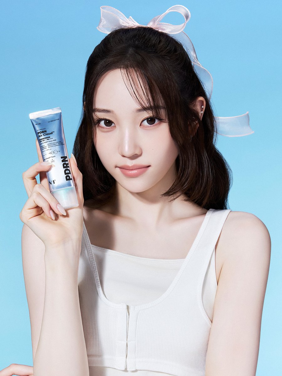 leexxwo's tweet photo. [ 광고 ] #RT이벤트 

#RT 추첨 5️⃣분께 VT(@VT_cosmetics)의 에어 클라우드 선 스크린을 드립니다☁️

저는 백탁 현상 & 밀림 & 눈시림 없고, 답답하지 않으면서 베이스까지 잘 먹는 선크림을 선호하는데요👀 

2주 넘게 사용해보니 왜 사람들이 좋다고 하는지 알겠슨..🙂‍↕️💥 진~짜 가벼워서 듬뿍 올려서 발라도 흡수가 잘되고, 유분기도 거의 없어서 좋았어요🪽

자세한 후기는 타래로 설명해드릴게요✨