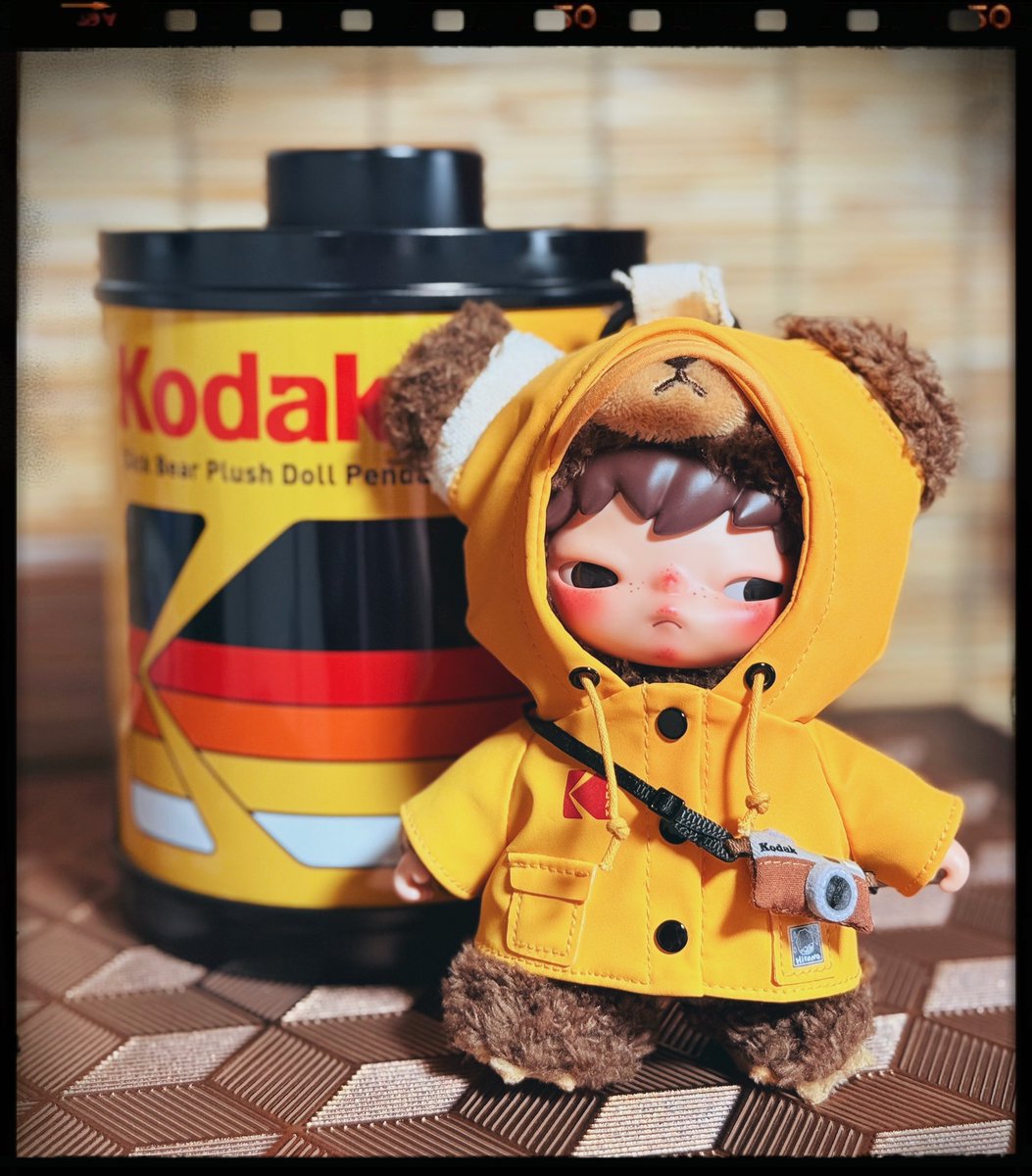 kaico_888's tweet photo. Hirono x Kodak Click Bear可愛い📷
フィルムケースの缶ってのがいい👍 https://t.co/UDHobbKFwE