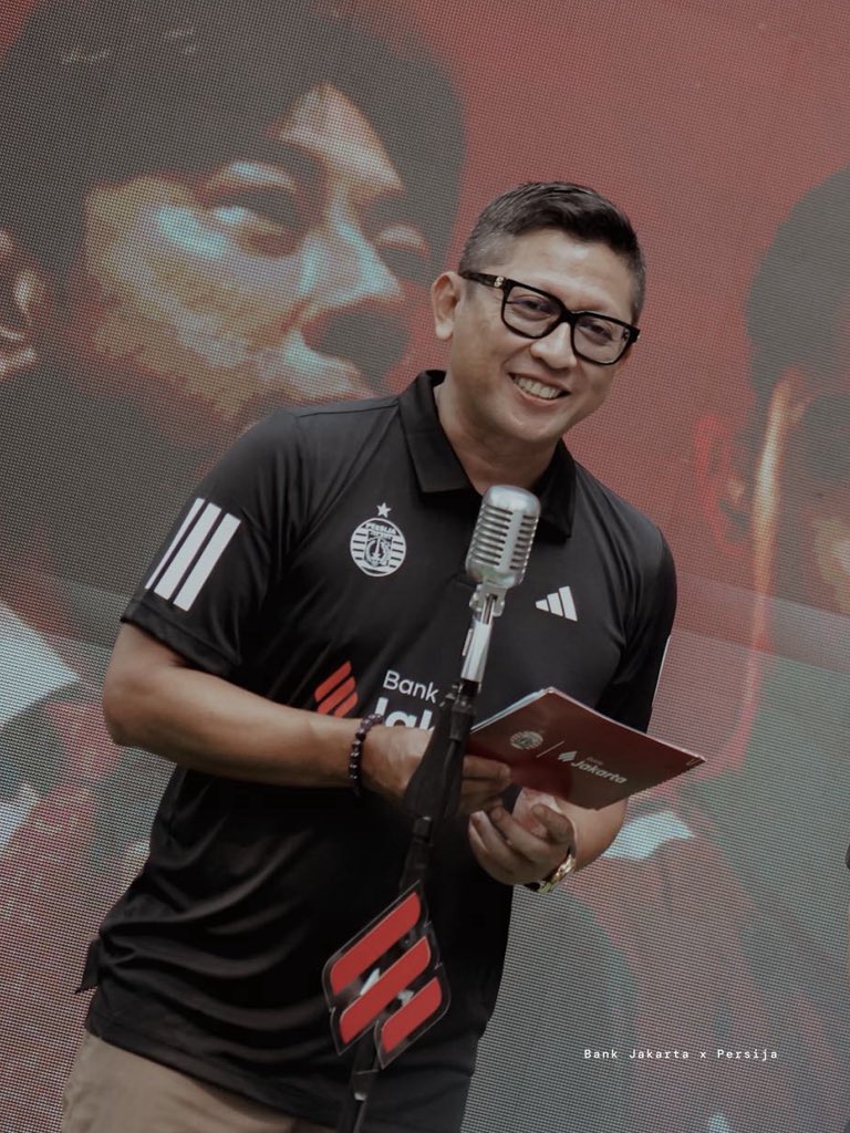 Persija_Jkt's tweet photo. Keseruan acara Kick-Off Kolaborasi: United for Jakarta bersama Persija x Bank Jakarta di Taman Suropati, dari seremoni hingga berbagai momen seru bersama Jakmania. 🔴🏙️

Satu semangat, satu kota.
United for Jakarta!

#UnitedForJakarta #BankJakarta #Persija https://t.co/yG6X6j1vfV
