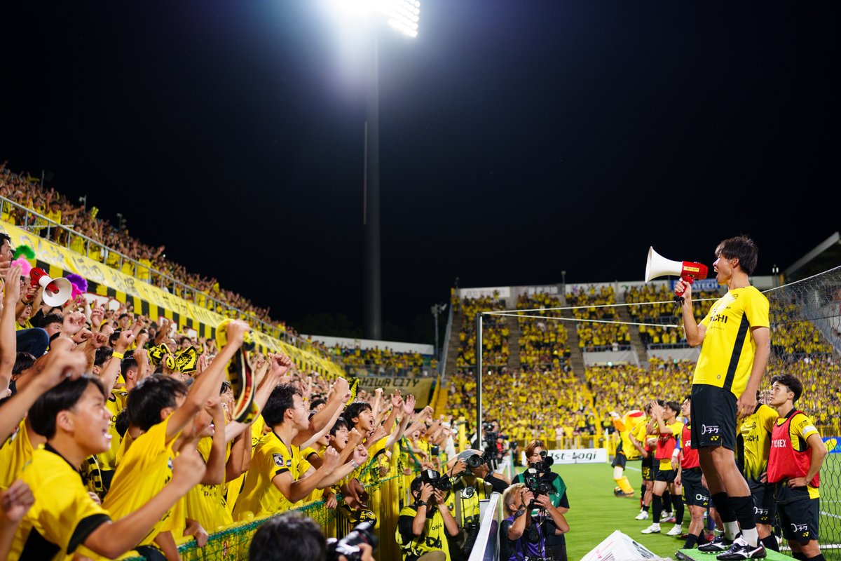REYSOL_Official's tweet photo. ／
400 J1 WINS ACHIVED🔥
＼

8/8水戸戦勝利により、『J1リーグ通算400勝』を達成しました🟡⚫️

#柏レイソル に関わるすべての皆さまと、これからもともに。勝利の喜び、そして感動の瞬間を一つでも多く分かちあえるよう、1試合1試合を大切に戦ってまいります。

#NoREYSOLNoLIFE https://t.co/lv1nAQhuka
