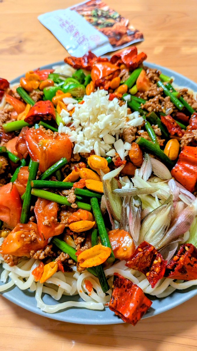 fgthei114010920's tweet photo. おいしい短歌🇨🇳🌶️

まるみがなくなれば
それはもう
あみタイツが似合う印だ

中
野の
麺市場
大成食品
の工場直売
にて出会って
から麻婆豆腐の
素はもうすっかり
期待以上にタイトな
辛味があと引くあみ印
になってるけどたまには
以前の丸美屋もいいかなぁ
なんて思ったりなんかして😋
#麺は大成食品 https://t.co/NW3QfInagn