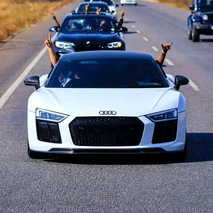 Sadeeq_Ib__'s tweet photo. On our way to tough some grasses with my mutuals😆🎉

Real                                             Grok https://t.co/2HXsns9XCM