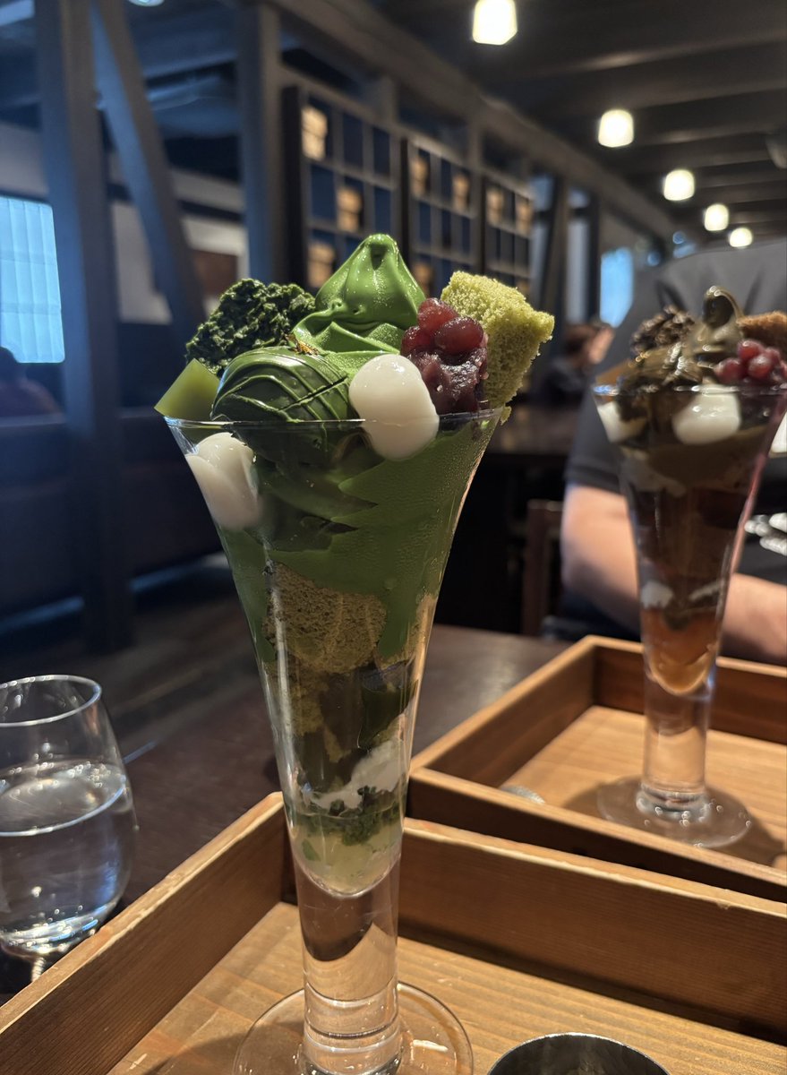Shinoputi's tweet photo. 抹茶パフェ＆ほうじ茶パフェ😋
オヤツも楽しみ😊 https://t.co/KXMOIVeDNb