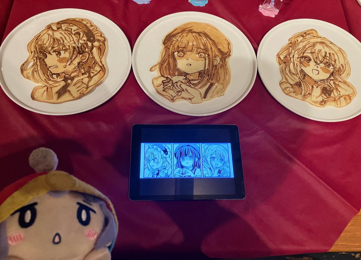 SuperAKKUN21's tweet photo. メインのパンケーキアート10種はこちら！🥞
ナツメエルマヤ誕なので、
今回はその3人を中心として選定。

ブラバで依頼したフユちゃんがシェフも渾身の出来だと仰っており…(オーラがすごい伝わるw)
ユラさんも初依頼し、主要キャラクターは無事コンプリートしました！

#ごちうさパンケーキオフ会2026 https://t.co/0BY1PSSmuL