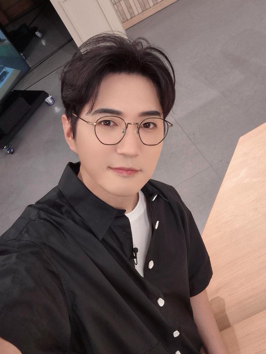 fangori0113's tweet photo. 데니안 오피셜 인스타
🔗https://t.co/q6Qh1z6Rbx

[📷]

상식을 뒤엎는 한 끼 요리🍚
무더운 여름에도 데니와 알토란🩵

#데니 #데니안
#DANNYAHN
#알토란 https://t.co/URGlneZQzK