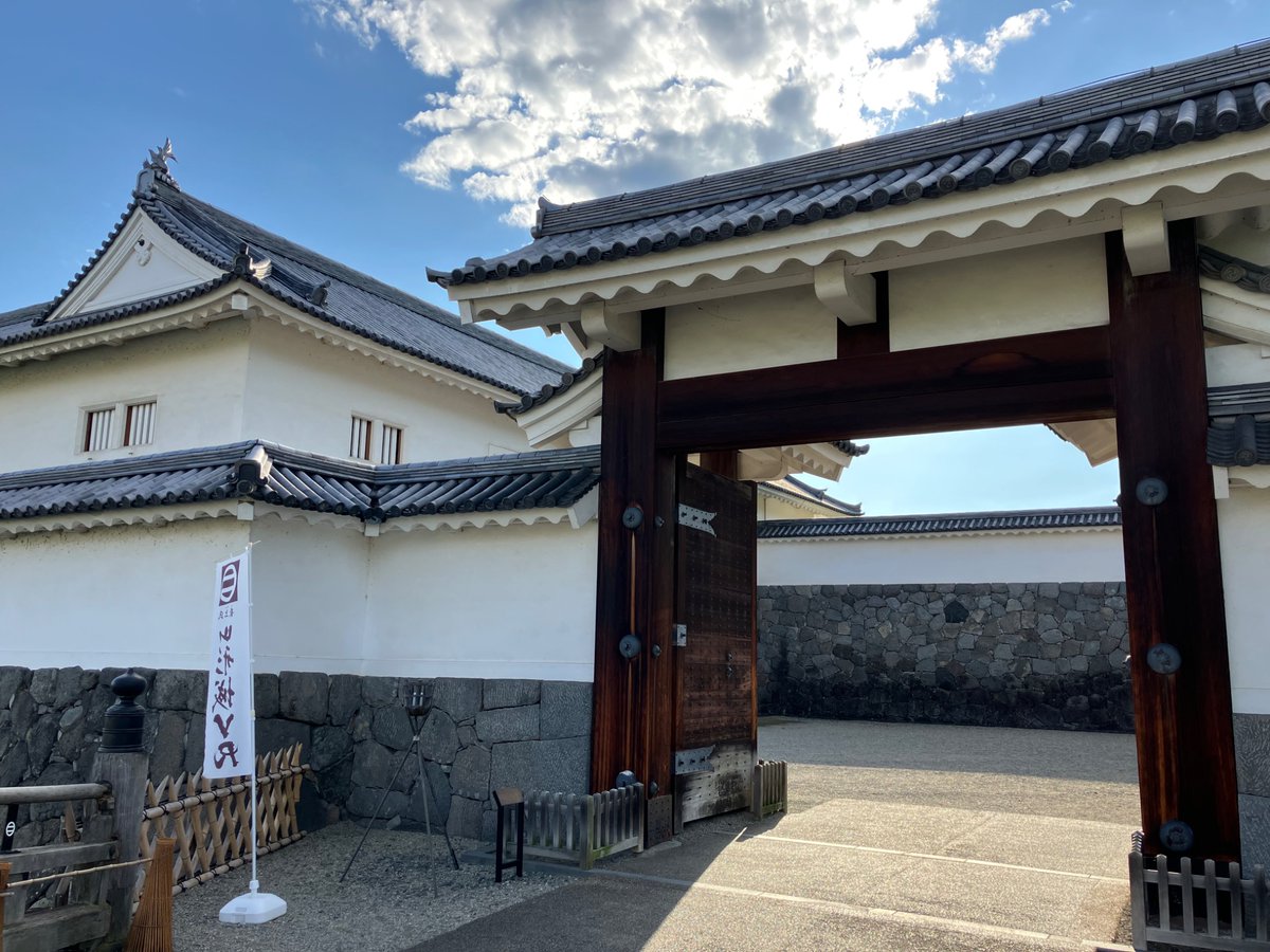 ri_____22222's tweet photo. 急に日が差してきた☀️
#山形城跡
#霞城公園
#最上義光 https://t.co/iqUv85R2fa