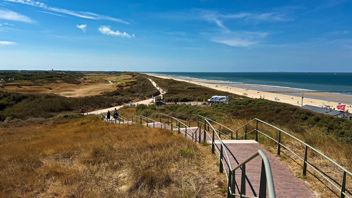 WalkingRoel's tweet photo. Hierbij deel 1 van de #FotoTop12 van mijn #Hanzestedenpad-wandeling van gisteren (08-08-2026) in @provzeeland, van #Westkapelle naar #Kamperland: https://t.co/Q0EzPFvy0q