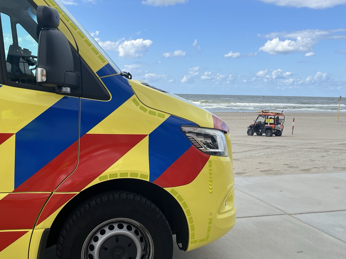 rbmonster's tweet photo. Repost tweet van @veilig_in_zee met de tijden voor THE met eigen foto’s.

Warm en zonnig, vanmiddag meer bewolking, ca. 29°C. HW 12.26u. en LW 18.12u. De wind draait in de ochtend van Zuid naar West kr. 2-3. Smeer en drink voldoende. Laat strandopgangen vrij voor de hulpdiensten. https://t.co/bgZUA0JPOO