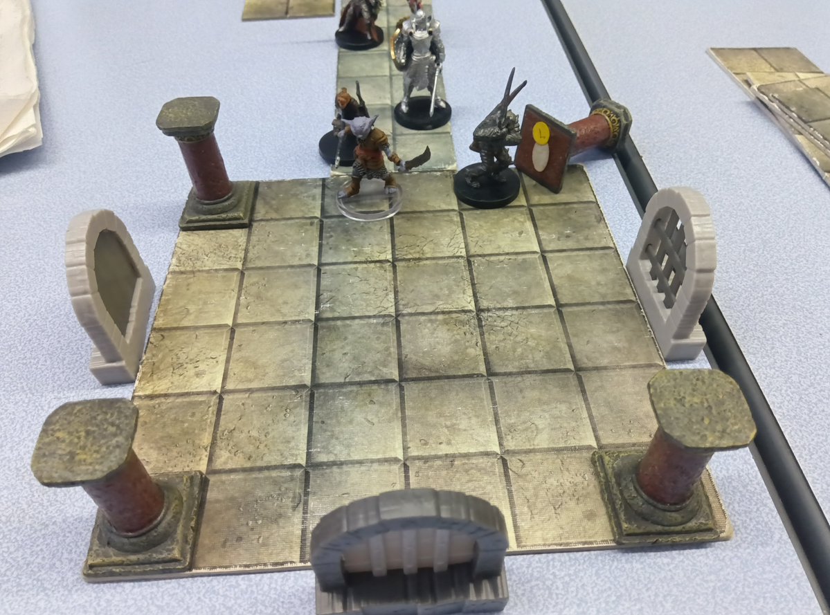 la_pandra20's tweet photo. #kingmaker
#pathfinder2
今日はダンジョン。
ベースがAD&D(1st)なだけに
形も敵も独特だ(笑) https://t.co/eghmi7D4iU
