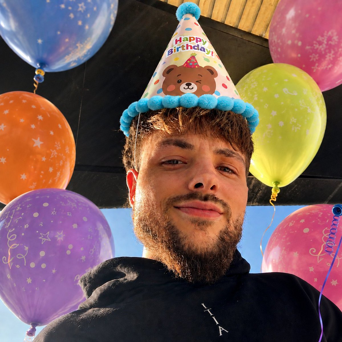 onchainMML's tweet photo. Some people are simply born to change the lives of those around them,to make others feel better without even having to try too hard.

People like that are rare.They’re truly a blessing in the lives of others.

And that’s exactly the role you play in our lives bloody🫀

Happy birthday @DL_ITIA ma brother ❤️‍🔥🧡 I wish you nothing but the best in the year ahead.

Wishing you happiness,a joyful heart & good health for you and your family,ily sooo much🧡🧡🧡🧡