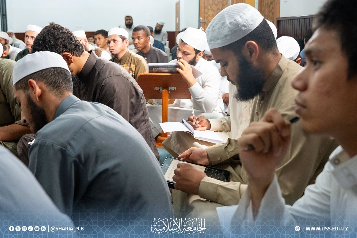 sharia_9_8's tweet photo. #الدورة_الصيفية_الأولى
#مقتطفات من محاضرة أ. أنور بن لطيف
في شرح كتاب «تذكرة السامع والمتكلم» لابن جماعة.
ضمن برامج الدورة الصيفية الأولى التي تنظمها الجامعة الإسلامية؛ عنايةً بآداب العلم، وتأصيلًا لمنهج طلبه، وربطًا لطلاب العلم بما قرره أئمة الإسلام في أخلاق العالم والمتعلم.
نسأل الله أن يجعل هذه المجالس مباركة، وأن ينفع بها الحاضرين، ويجزي القائمين عليها خير الجزاء، ويوفق الجميع لما يحبه ويرضاه.
#الجامعة_الإسلامية