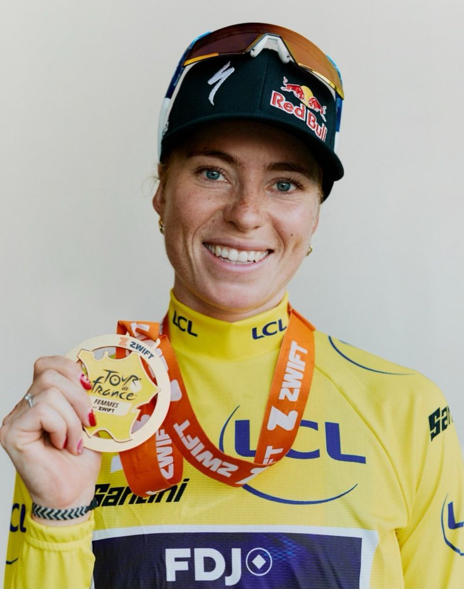 Arcalis1997's tweet photo. Happy Demi 🥇💛
📷 Dominique Powers
#TourDeFranceFemmes #Stage8 https://t.co/EV3b4Cnnpk