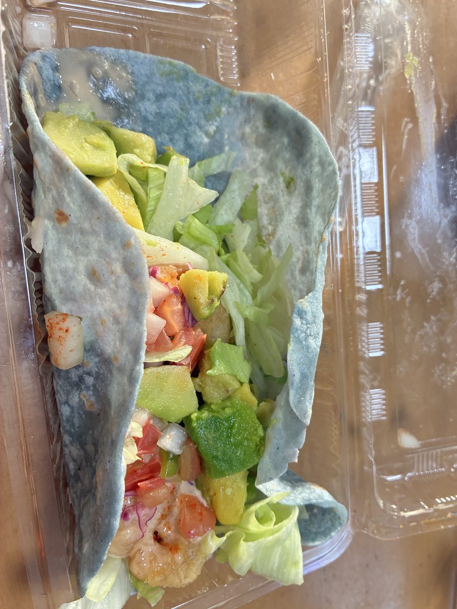 emilinko3's tweet photo. タコスフェス🌮
暑かった😓
結局持ち帰って家で食べた
ノンアルビール🍺
待ち時間に常温になった
でも飲み物あるだけマシ！！
青い生地のエビとアボカドのタコス食べたよ

次回はモリコロパークにて開催

#タコスフェス https://t.co/IsIeomxRIh