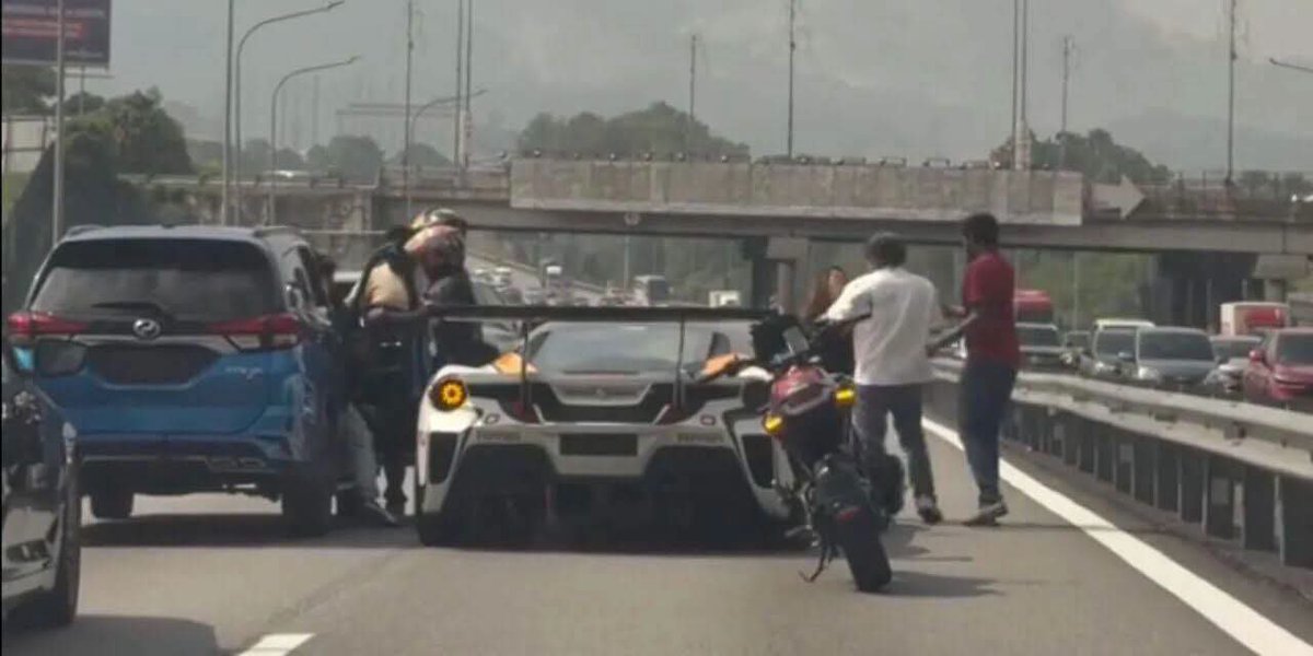 update11111's tweet photo. Pemandu Ferrari, Tiang How Soon, 40, berharap lelaki yang didakwa mengasarinya dalam insiden di Lebuhraya Utara-Selatan (PLUS) dapat mengambil iktibar dan memikirkan kesan perbuatannya terhadap keluarga.

Menurutnya, kejadian berlaku tanpa sebarang pelanggaran dan sepatutnya 
1/2 https://t.co/fx6D3KiKe1