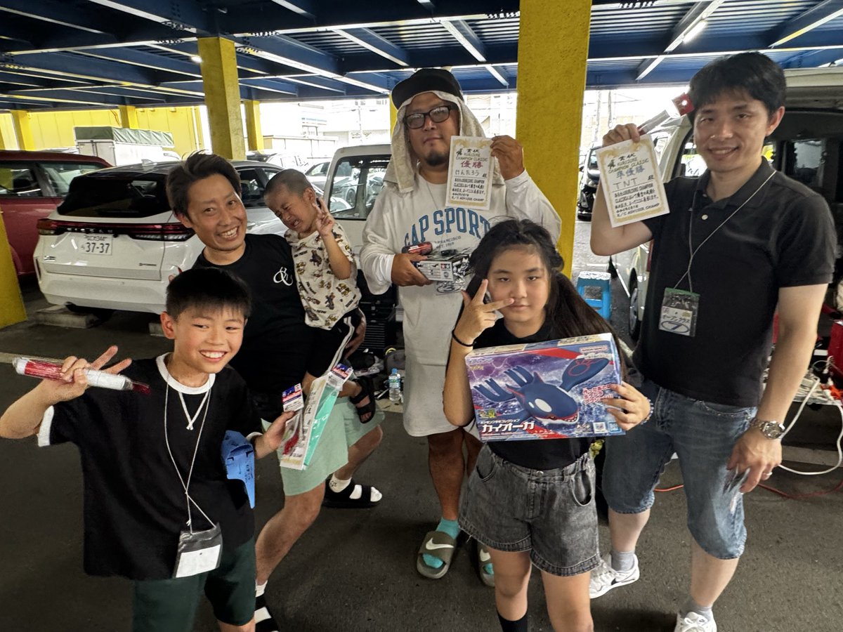 RC_CHAMP's tweet photo. ミニ四駆ステーションチャレンジROUND4
(ダッシュ片軸)

くりすけカップ TOP.3
優勝🥇　けんたろう選手
準優勝🥈　TNT選手
3位🥉　ひろき選手
4位　雅選手

暑い中参加ありがとうございました😊

おめでとう御座います🥳🎉

#rcchamp
#ミニ四駆 https://t.co/ewx8oQRb3r