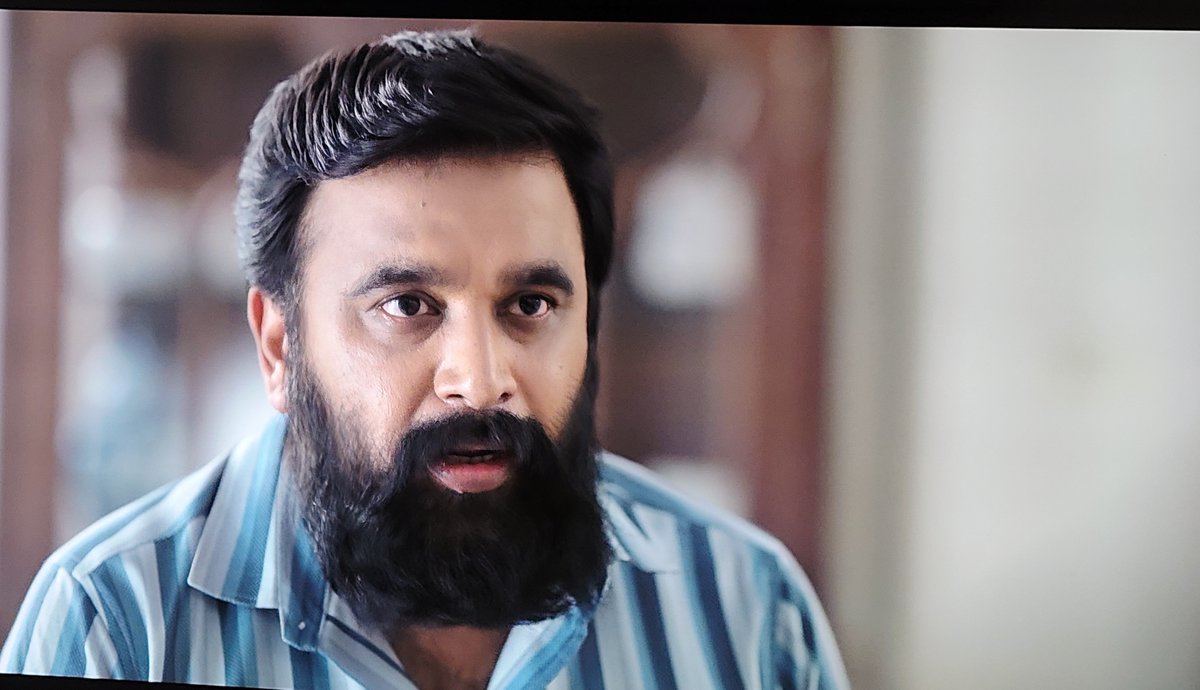 UnridSherlock's tweet photo. #VadhandhiSeason2 - A Decent whodunit with good perf from @SasikumarDir, @YashwanthOffl suprised me with his madurai dialect and Spl mention @aparnaDasss acting.Neat direction by @andrewxvasanth . @simonkking delivers apt score. Worth watching once.

#Vadhandhi @pushkargayatri https://t.co/8YB4iswycW