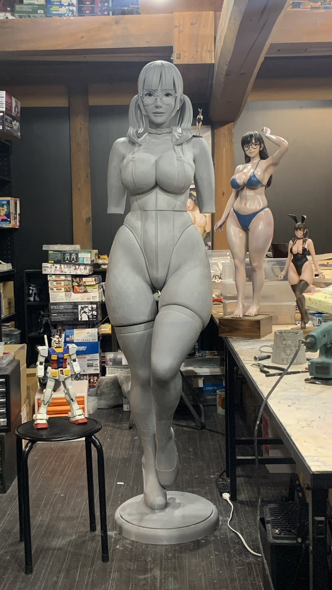 izu_moke's tweet photo. 【東雲うみちゃん等身大フィギュア制作】
メガネを差し替えて全身撮ってみました。
まだまだ磨かんと行けんけど。
もうちょっとだけ指先を修正したいので直してから。
左から
1/60PGガンダム
1/1東雲バニー
1/2東雲ビキニ
1/4東雲バニー
#等身大フィギュア
#東雲うみ
#Bender
#3Dプリンター https://t.co/I7ydQsX0j3