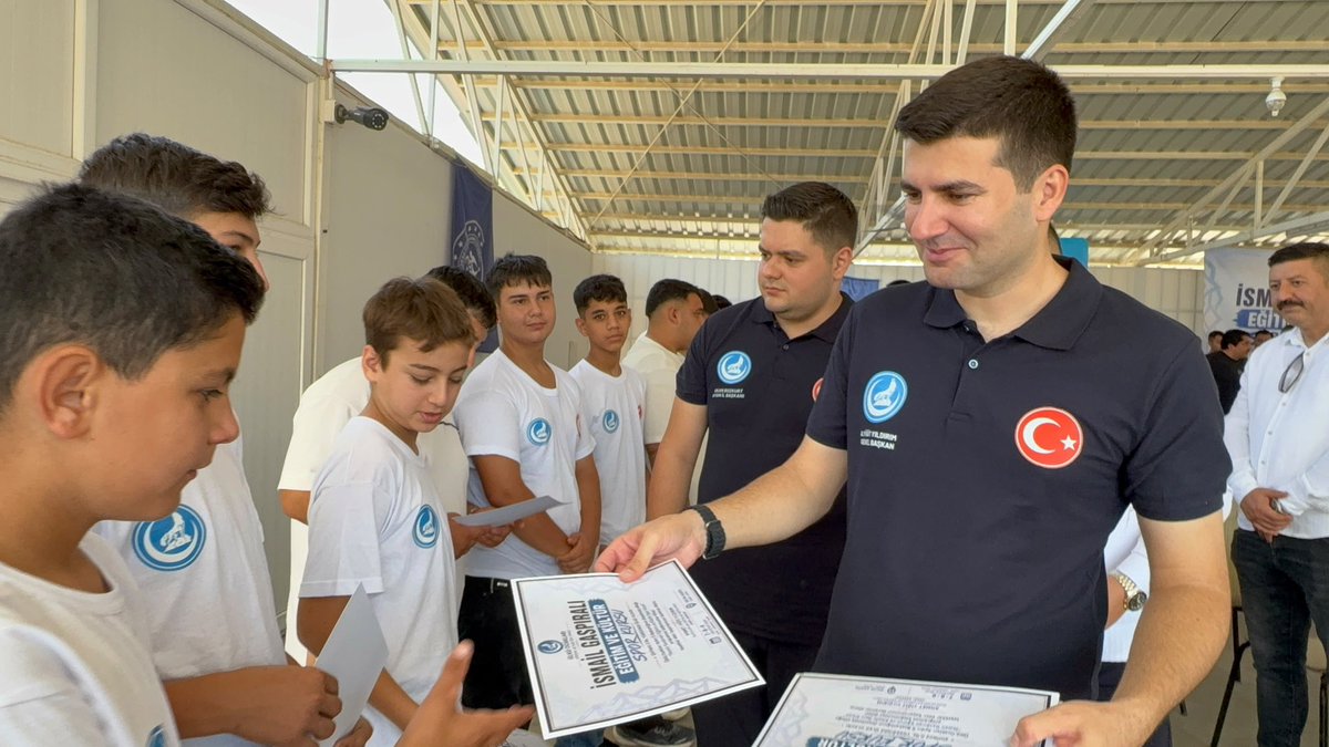 ayyildirim1's tweet photo. Ülkü Ocakları Aydın İl Başkanlığımızın ev sahipliğinde düzenlenen İsmail Gaspıralı Eğitim, Kültür ve Spor Programı kapsamında gençlerimizle bir araya geldik.

Kardeşlik ve centilmenlik ruhu içerisinde gerçekleştirilen müsabakalarda birincilik elde eden Ocaklarımızı tebrik ediyorum:

🏆 Dart: Gaziantep
🏆 Ayak Bowlingi: Çorum
🏆 Cornhole: Uşak
🏆 Halat Çekme: Muş

Program kapsamında ayrıca İsmail Gaspıralı Eğitim, Kültür ve Spor Kursu’nu başarıyla tamamlayan gençlerimize sertifikalarını takdim ettik.

Organizasyona ev sahipliği yapan Ülkü Ocakları Aydın İl Başkanlığımıza ve emeği geçen tüm ülküdaşlarımıza teşekkür ediyorum. 🇹🇷