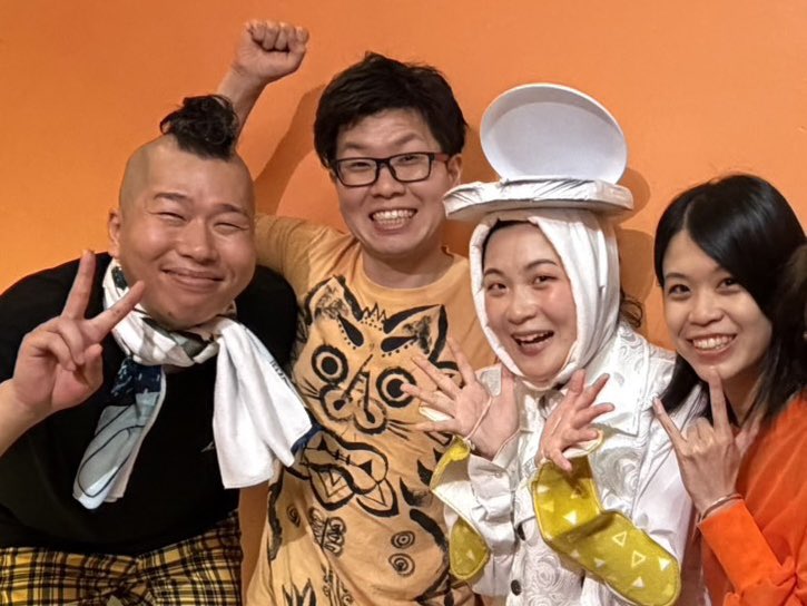 mumeigekidan's tweet photo. #レティクル座 さんの #戦浄パンク に、うちのサポメンのかさねが出演！
偶然にも東京で打ち合わせがありましたので、行ってきました萬劇場！誰よりもキレキレな便器でした&amp;刺さるストーリーでした🚽✨

#大阪演劇祭 と東京の #萬短編集 でご縁が繋がっていて、改めて演劇祭って素敵やなと思います！ https://t.co/8BQywbpvrH