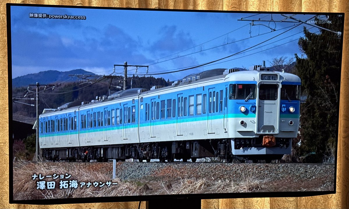 powerskyaccess's tweet photo. 本日放送されたNHKBS（P4K）「鉄オタ選手権 長野電鉄＆しなの鉄道の陣」で、YouTubeで公開しているしなの鉄道115系の動画が使用されました。採用シーンの一部を紹介します。（1・2枚目：番組の様子　3・4枚目：YouTubeの同一シーン） https://t.co/j78Ft2o5Yt