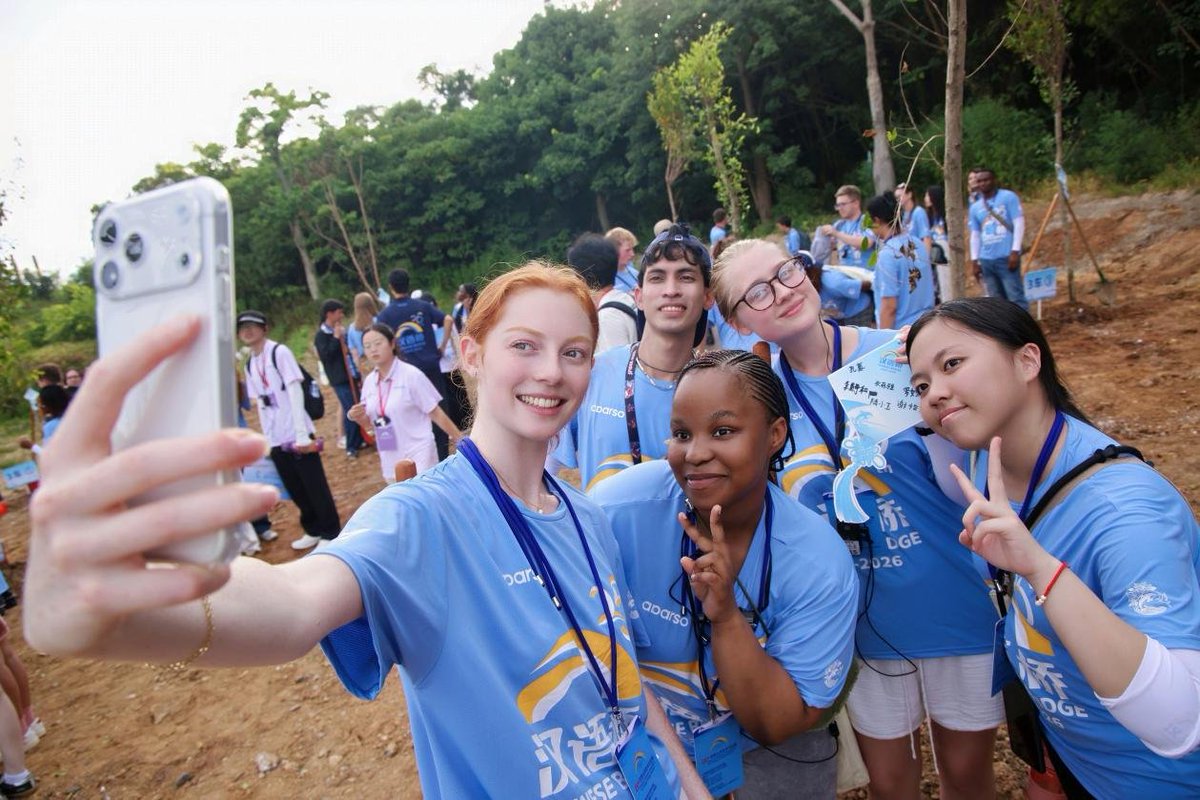 HolaFujian's tweet photo. The opening ceremony of the 25th Chinese Bridge Chinese Proficiency Competition for Foreign College Students and its Summer Camp was held on August 8 in Pingtan, Fujian Province. #China #Fujian #Pingtan #ChineseBridge @EmbSuarezSalvia @ZuoZhangChina @ChinaEmbArg @china_embajada @ChinaEmbajada @CCGJeddah @CGChinaSP @consulat_de @QiushiJournal
Link: https://t.co/w7409qgWfr