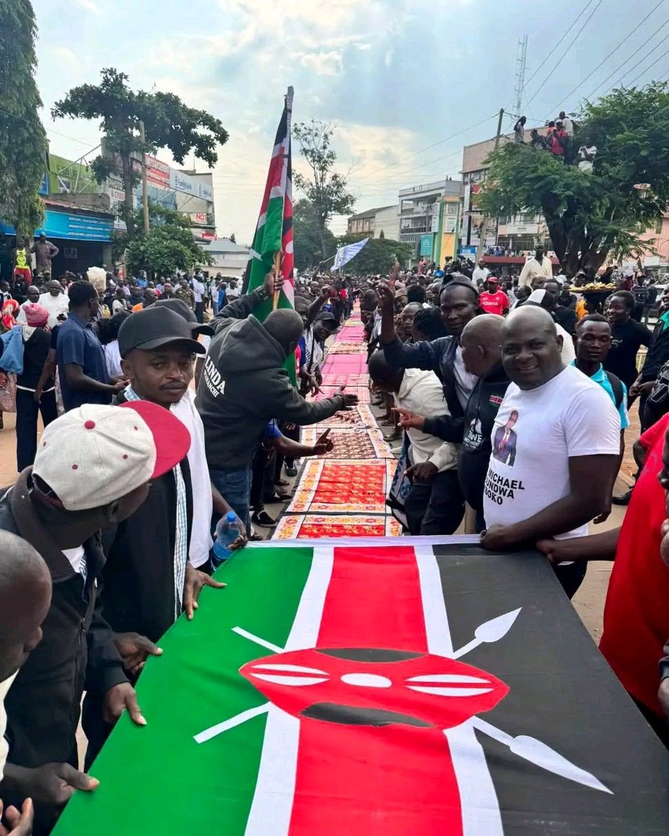 Ruto_tutam2027's tweet photo. Personally, I find this deeply disturbing and disrespectful.

Last time, Rigathi disrespected Kenyan women. Today, we are witnessing another troubling display by Sifuna.

Women in Kakamega laying their lesos on the road for a politician to walk over is not something I celebrate. It is humiliating, degrading and completely unnecessary.

KENYAN WOMEN DESERVE DIGNITY, RESPECT AND HONOUR.  NOT POLITICAL THEATRE THAT REDUCES THEIR WORTH TO A SYMBOL OF SUBMISSION.

We must call out disrespect, regardless of who does it.