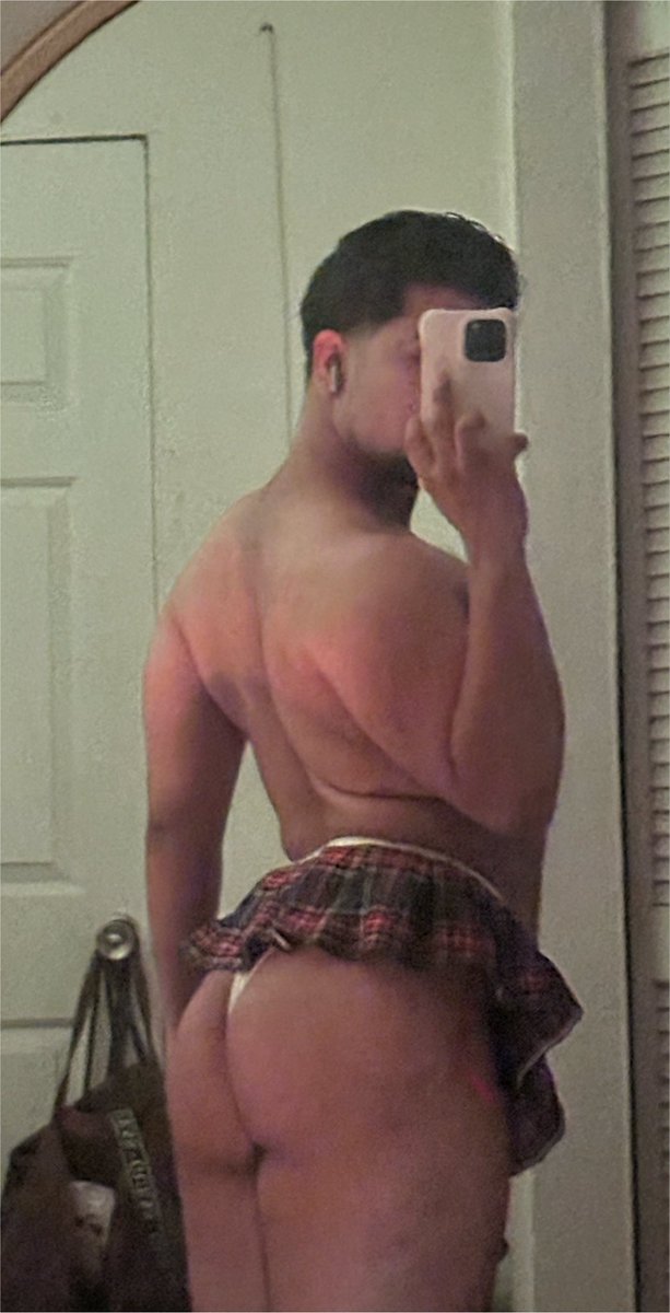 Mrbigazz's tweet photo. ๐จโ๐ซ
#skirt #fem #gay #bottom #latino https://t.co/ym7AzaKtDu