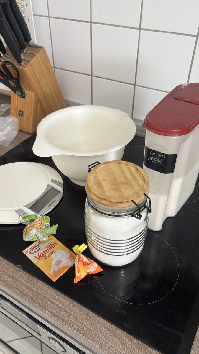 taentoffel's tweet photo. 대학생들의 주말 아침 즐기는 법 🥞🍵 https://t.co/IPgB1pGdom