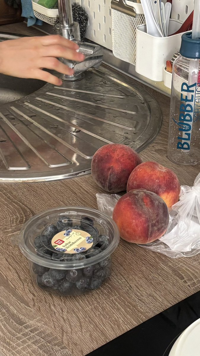 taentoffel's tweet photo. 대학생들의 주말 아침 즐기는 법 🥞🍵 https://t.co/IPgB1pGdom